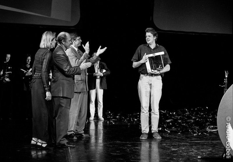 Sylvain Chomet réalisateur recevant son prix au centre Bonlieu Festival du film d’Animation Annecy 1997.