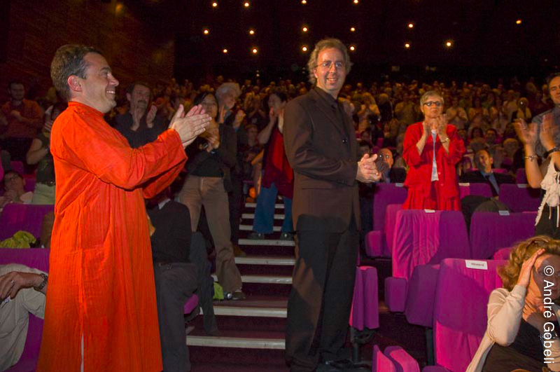 Ovation pour l'équipe du film présenté hors compétition « Valse avec Bashir » lundi 9 juin Vernissage de lexposition « Le meilleur de Richard William » Bibliothèque Bonlieu mardi 10 juin