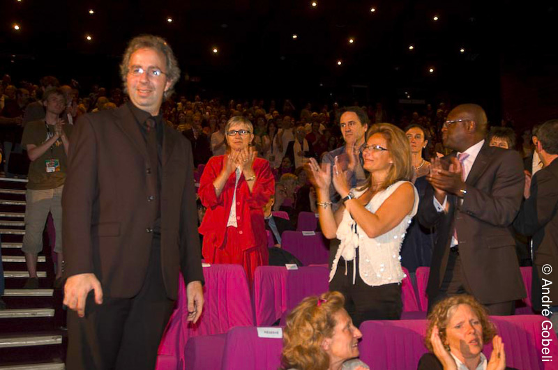 Ovation pour l'équipe du film présenté hors compétition « Valse avec Bashir » lundi 9 juin Vernissage de lexposition « Le meilleur de Richard William » Bibliothèque Bonlieu mardi 10 juin
