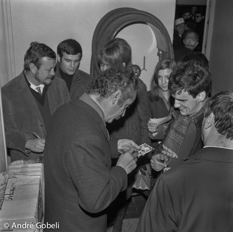 Georges Brassens et Bobby Lapointe dans les loges du théâtre d'Annecy 1966.
Georges Brassens et Bobby Lapointe théâtre d'Annecy 1966.
